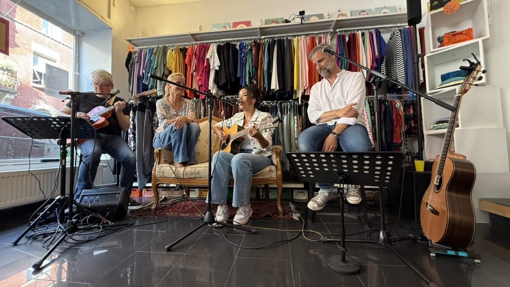 Jochen Seiterle, Sandie Wollasch, Sandrine Neye und Rolf Ableiter beim Konzert im Laden Zwei am 06.09.2025
