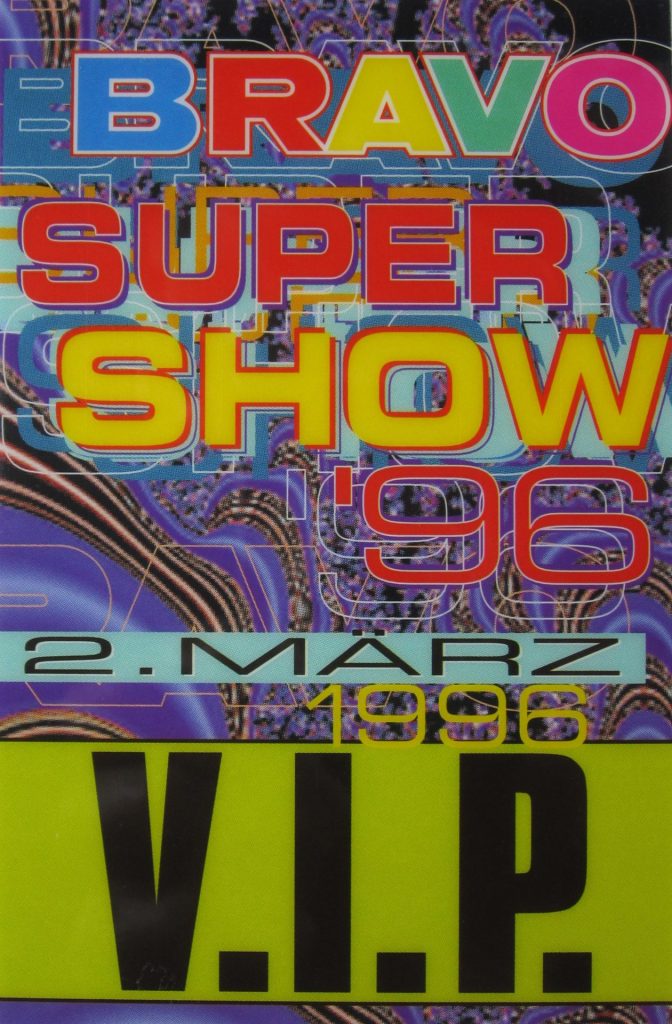 Die BRAVO Super Show 3. 1996 fand am 2. März 1996 in der Hanns-Martin-Schleyer-Halle in Stuttgart statt, mit Künstlern wie den Backstreet Boys, Die Toten Hosen, Scooter, The Kelly Family, Tic Tac Toe und Culture Beat. ( Scan von Werner Kühn - Koditek)