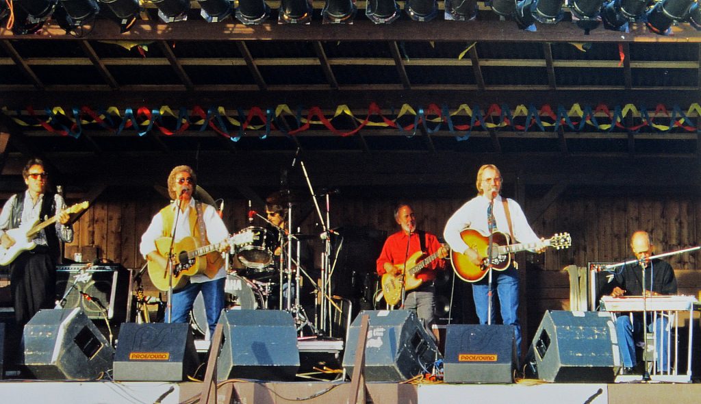Desert Rose Band beim Country & Western Jamboree am Sonntag den 20 Juni 1993 um 11 a.m - 10 p.m im Hanau Rod & Gun Club, Hanau - Grossauheim (Scan von Werner Kühn - Koditek) Foto vom Auftritt