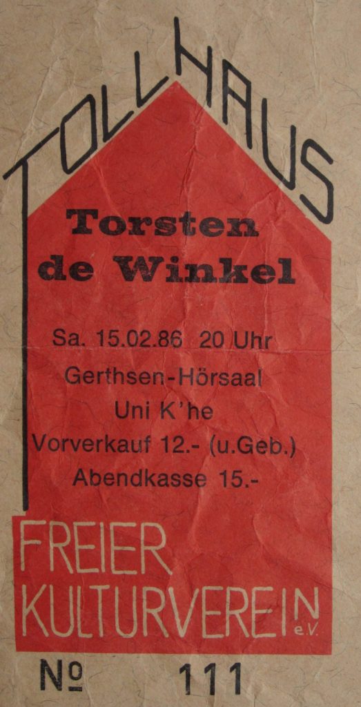 Torsten de Winkel am 15.02.1986 um 20:00 im Gerthsen-Hörsaal der Uni Karlsruhe. Organisiert vom Tollhaus. (Scan von Werner Kühn - Koditek)