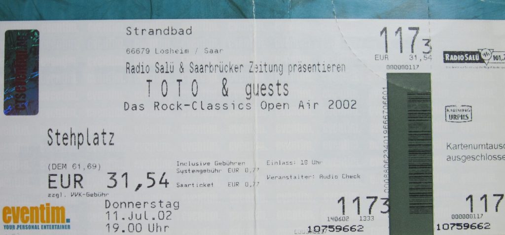 Toto & Guests im Strandbad Losheim/Saar am 11 Juli 2002 um 19:00 Uhr (Das Rock Classic Open Air 2002) (Scan von Werner Kühn - Koditek)