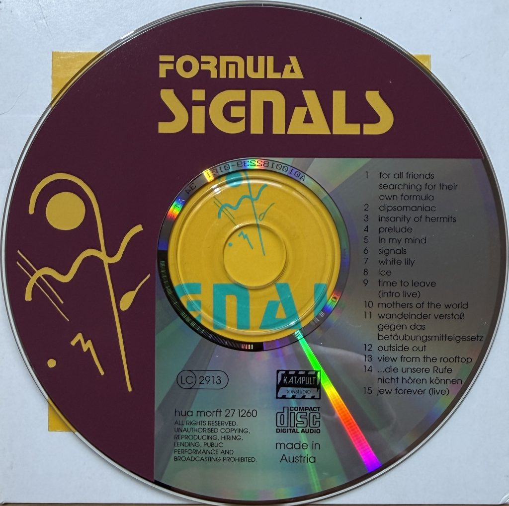 The Formular - Signals (Last Limited Edition 076) Titelliste: 1. For all friends searching for their own Formular 2. Dipsomaniac 3. Insanity of hermits 4. Prelude 5. in my mind 6.Signals 7. white Lily 8. ice 9. Time to leave (intro live) 10. Mothers of the world 11. Wandeldnder Verstoß gegen das Betäubungsmittelgesetz 12. Outside out 13.view from the rooftop. 14...die unsere Rufe nicht hören können 15. jew forever (live)
