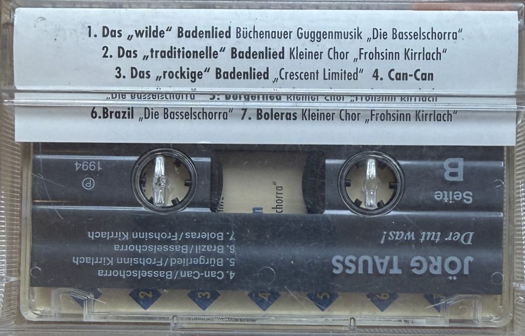 Jörg Tauss präsentiert das Badenlied in der lustigen Interpretation der Büchenauer Guggemusik - in der traditionellen Version des Frohsinn Kirrlach - und in der Rockversion von Crescent Limited: 1. Das "wilde" Badenlied - Büchenauer Guggenmusik "Die Basselschorra"/ 2. Das "traditionelle" Badenrlied - Kleiner Chor "Frohsinn Kirrlach" /3. Das "rockige" Badenlied - Crescent Limited/ 4. Can Can - Die Basselschorra / 5. Brgerlied - Kleiner Chor "Frohsinn Kirrlach"/ 6. Brazil - "Die Basselschorra" / 7. Boleras - Kleiner Chor "Frohsinn Kirrlach"