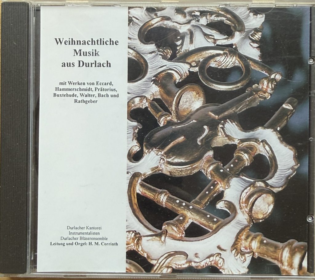 Weihnachtliche Musik aus Durlach - mit der Durlacher Kantorei, Johnnes Schmerbeck (Tenor), Dieter Schweigel (Bariton), Charlotte Forkert und Doris Jolliet (Blockflöte), Almuth Hett (Violincello), Roger Herbold (Orgelpositiv), Martina und Kurt Rothbauer, Hans Spengler, Wolfgang Woehl, Hans-Otto Köhne (Viola da gamba), Günter Hässler, Nordrun Münchgesang, Frank Janzen (Oboe), Ansgar und Susanne Sailer , Wolfang Völker (Posaune), Durlacher Bläserensemble , Leitung und Orgel: Hans Martin Corinth