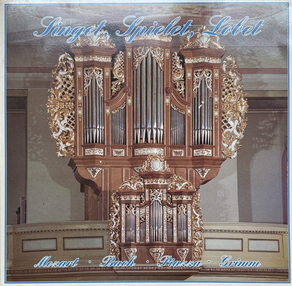 Singet, Spielet,Lobet - Mozart, Bach, Piazza Grimm  - Solisten: Roswitha Sicca-Groß (Sopran) / Brigitte Köhne (Alt) / Matthias Widmaier (Tenor) /Michael Ohlhäuser (Bass) - Kirchenchor St. Dionysius Ettlingenweier -  Singkreis der Jugend Ettlingenweier/Schola Enssemble der Freunde von  St. Dionysius  Ettlingenweier - Leitung: Marianne Spinner