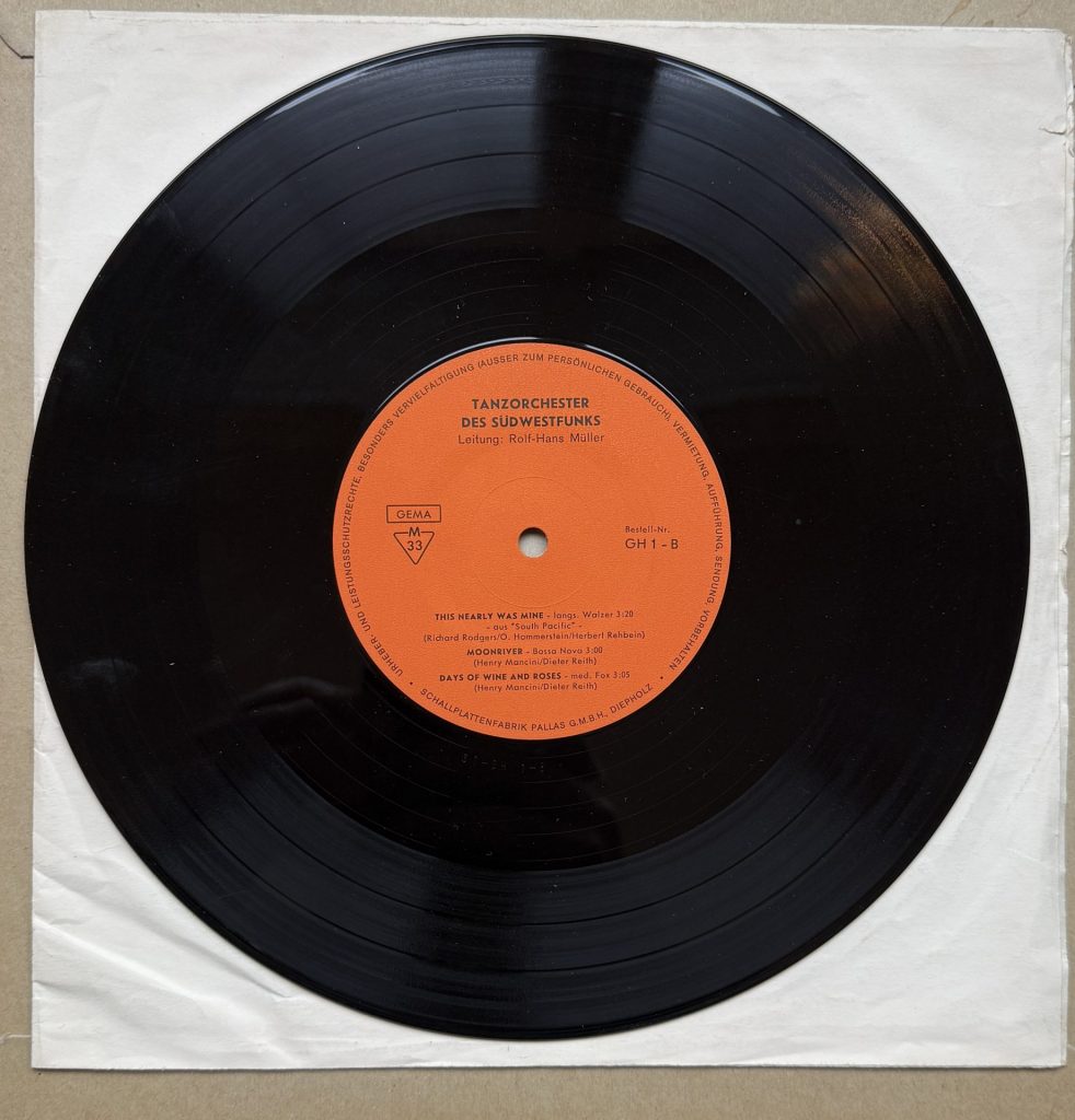 Tanzorchester des Südwestfunks Leitung: Rolf Müller: GH1-A 1.) You are driving me crazy 2.) Mein Vater war ein Wandersmann 3.) Night and day 4.) Night Beat GH1-B : 1.) This nearly was mine 2.) Moonriver 3.) Days of wine and roses
