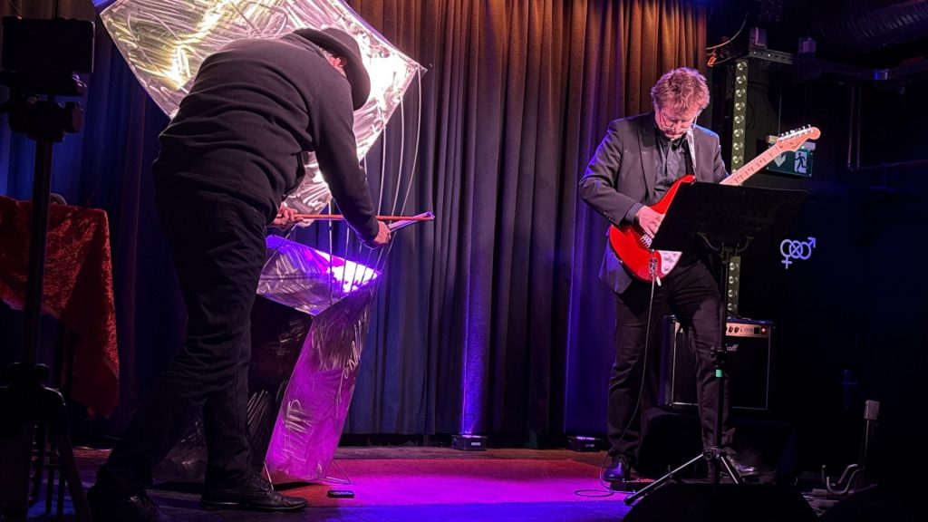 UWE KREMP / KLAUS GÜNDCHEN : DEEP MOMENTS - KONZERT FÜR E-GITARRE UND STAHLPLASTIKEN im Kohi am 08.02.2026