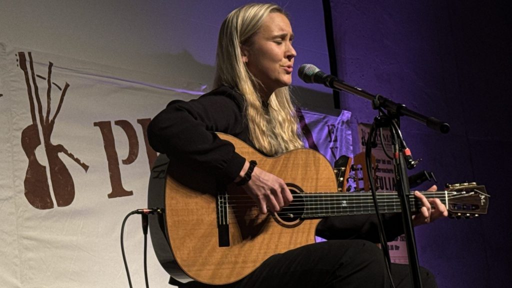 Julie Malia im Folkclub Prisma in Pforzheim am 10.02.2026