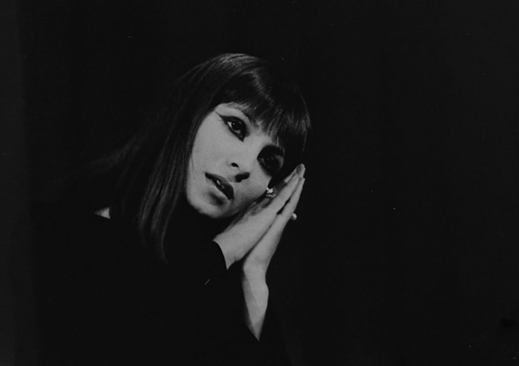 Esther Ofraim (?), 1966 (?) in der Stadthalle Karlsruhe (Fotograf: Peter Lober)