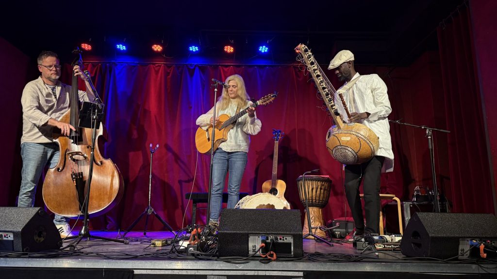 Anne Pe (mit Moussa Cissokho und Tobias Hölscher) im Mikado am 09.05.2026