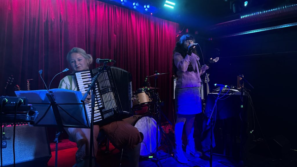 Hier wohnt Rosilein am 26.09.2026 im KOHI, Kulturraum